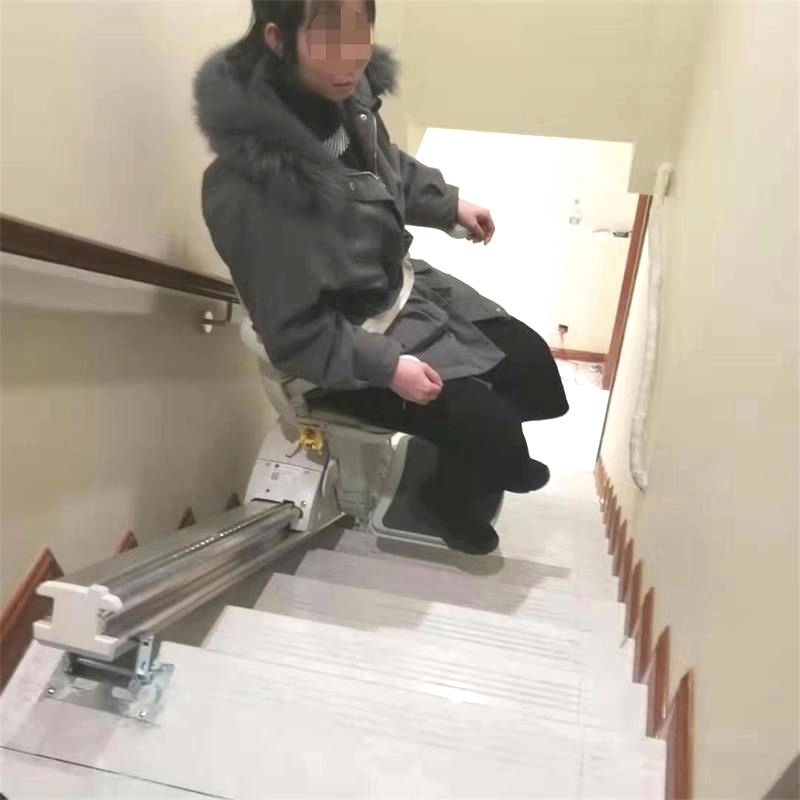 河北唐山直線斜掛座椅電梯安裝完畢