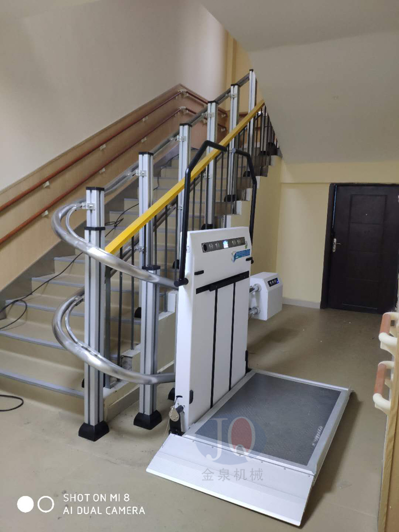 <b>三維彎斜掛式無障礙升降平臺(tái)</b>