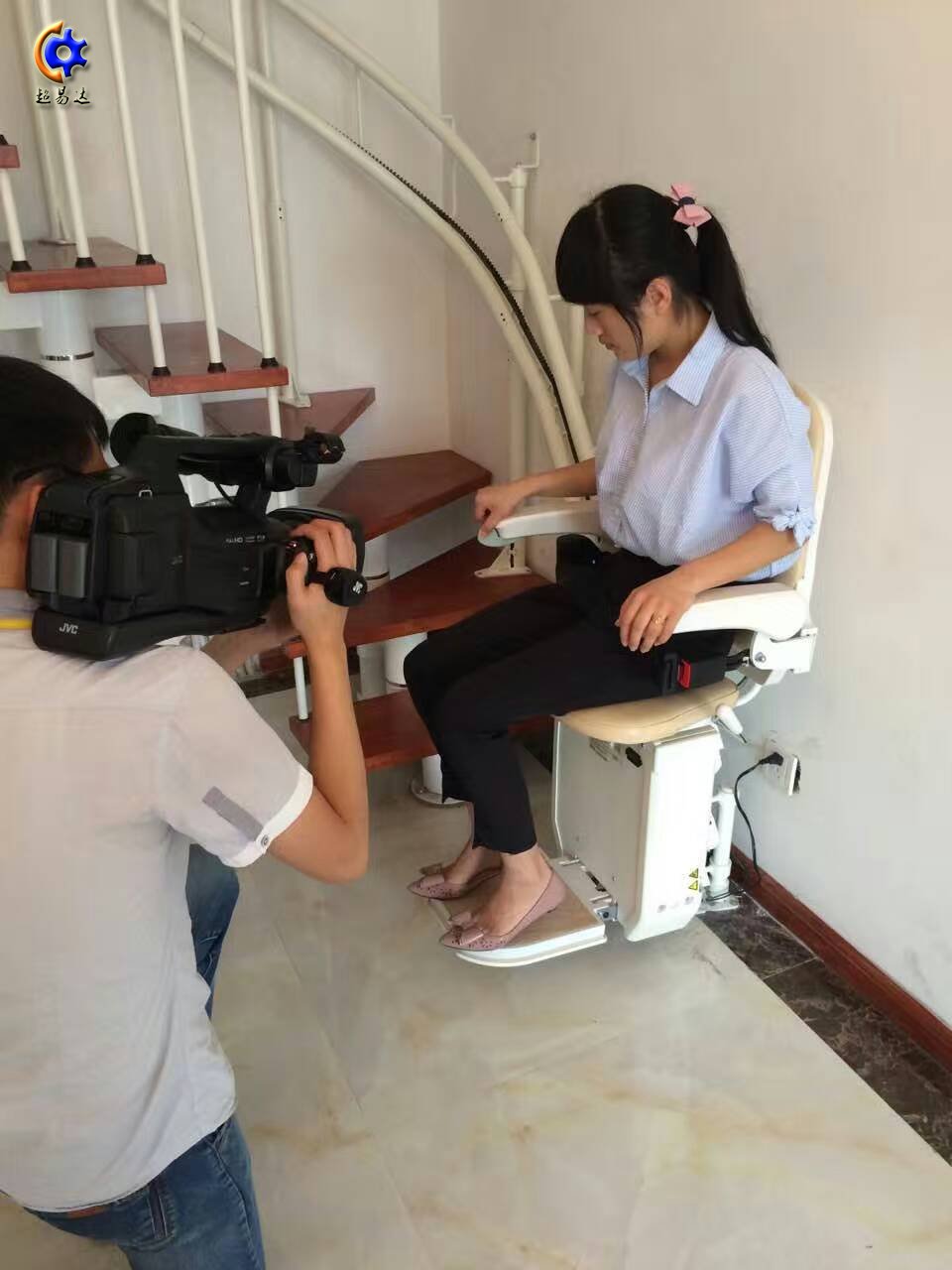 斜掛座椅式升降機(jī)