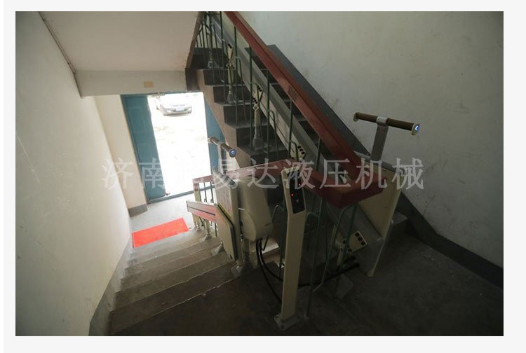 分段式斜掛升降機