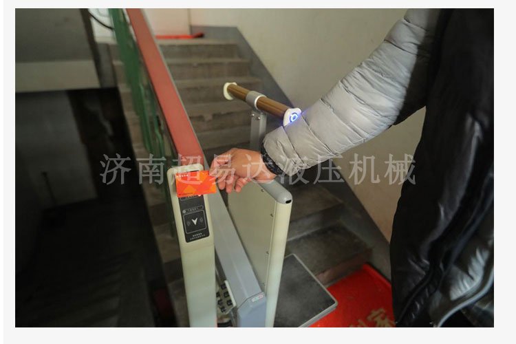 分段式斜掛升降機